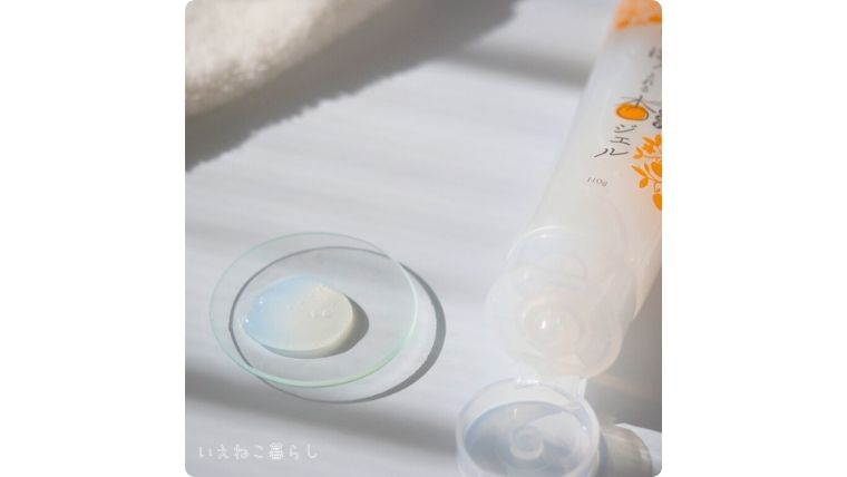 「むき肌つるん ぽろぽろとれる杏ジェル」中身のジェルを出したところ