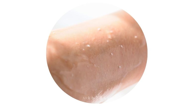 「むき肌つるん ぽろぽろとれる杏ジェル」白いポロポロ