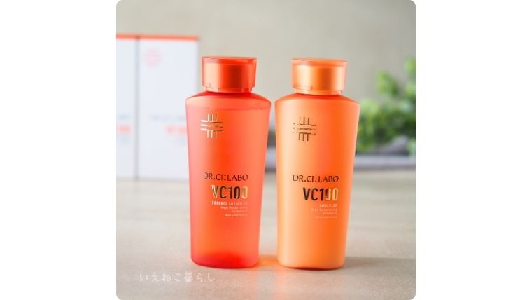 VC100エッセンスローションEXとVC100エマルジョンEXを並べたところ